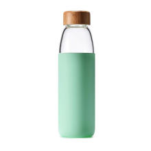 2021 Amazon 500ml Borosilicate Glass Water Bottles with Bamboo Lid BPA-Free Non-Slip Silicone Sleeve water glass bottles